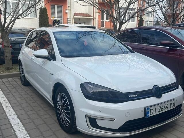 Белый Фольксваген e-Golf, объемом двигателя 0 л и пробегом 131 тыс. км за 8999 $, фото 1 на Automoto.ua