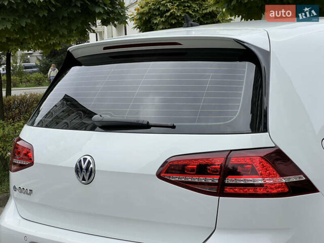 Белый Фольксваген e-Golf, объемом двигателя 0 л и пробегом 142 тыс. км за 7950 $, фото 21 на Automoto.ua