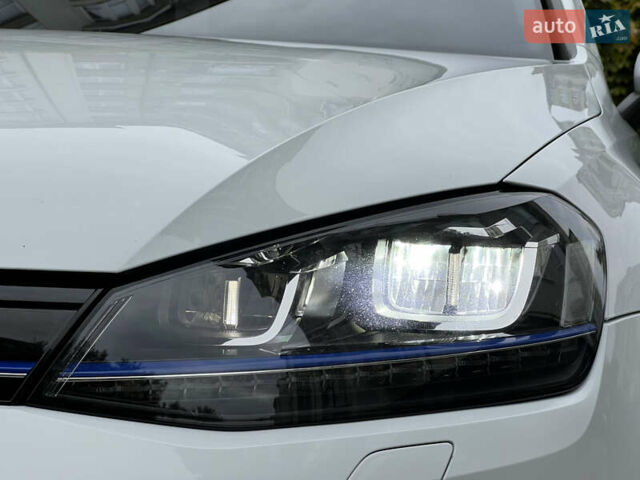 Белый Фольксваген e-Golf, объемом двигателя 0 л и пробегом 142 тыс. км за 7950 $, фото 9 на Automoto.ua