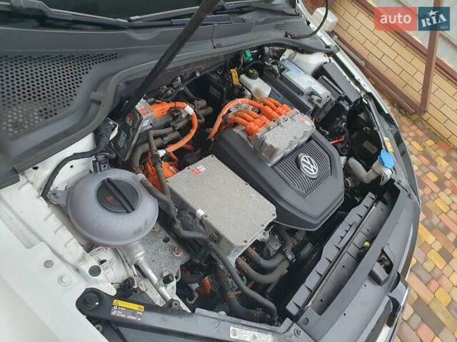 Белый Фольксваген e-Golf, объемом двигателя 0 л и пробегом 130 тыс. км за 8999 $, фото 33 на Automoto.ua