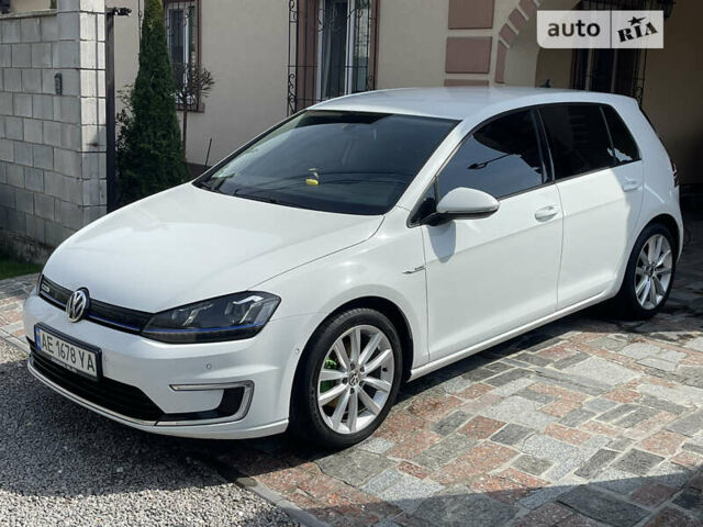 Белый Фольксваген e-Golf, объемом двигателя 0 л и пробегом 150 тыс. км за 12300 $, фото 2 на Automoto.ua