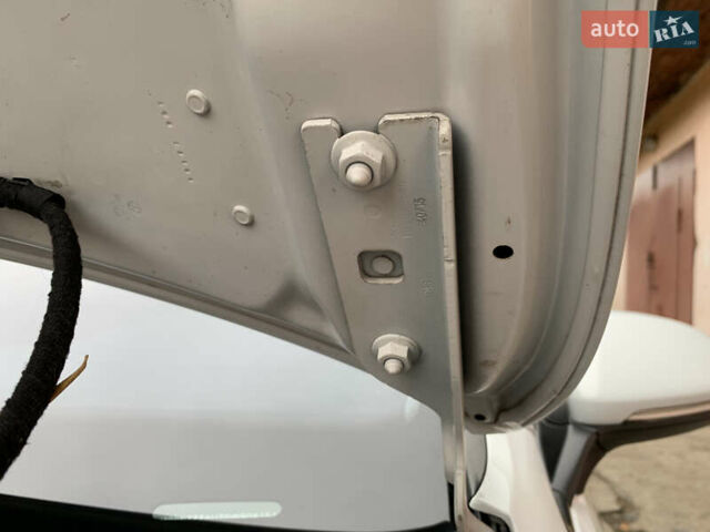 Белый Фольксваген e-Golf, объемом двигателя 0 л и пробегом 142 тыс. км за 8100 $, фото 100 на Automoto.ua