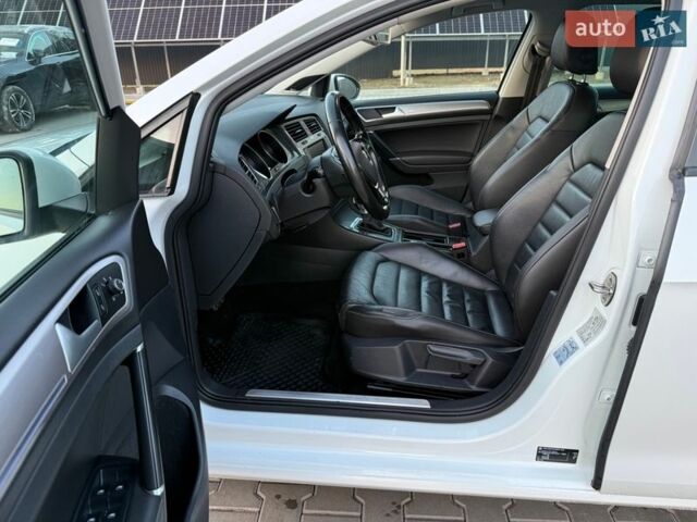 Белый Фольксваген e-Golf, объемом двигателя 0 л и пробегом 123 тыс. км за 9500 $, фото 37 на Automoto.ua