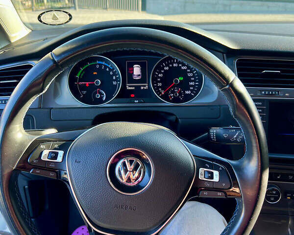 Белый Фольксваген e-Golf, объемом двигателя 0 л и пробегом 109 тыс. км за 7900 $, фото 17 на Automoto.ua