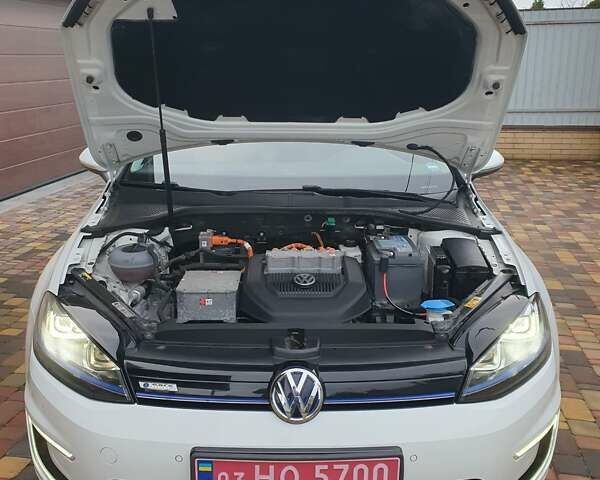 Белый Фольксваген e-Golf, объемом двигателя 0 л и пробегом 130 тыс. км за 8999 $, фото 30 на Automoto.ua