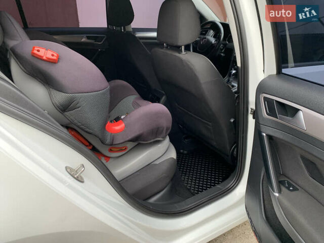 Білий Фольксваген e-Golf, об'ємом двигуна 0 л та пробігом 142 тис. км за 7999 $, фото 73 на Automoto.ua