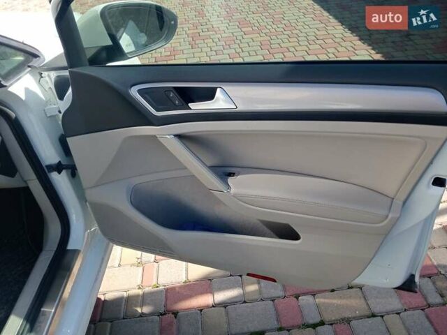 Белый Фольксваген e-Golf, объемом двигателя 0 л и пробегом 125 тыс. км за 8555 $, фото 6 на Automoto.ua