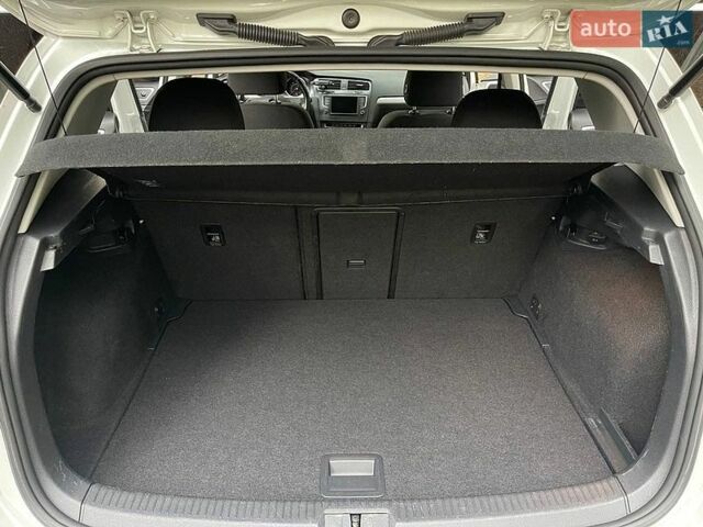 Белый Фольксваген e-Golf, объемом двигателя 0 л и пробегом 119 тыс. км за 8500 $, фото 8 на Automoto.ua