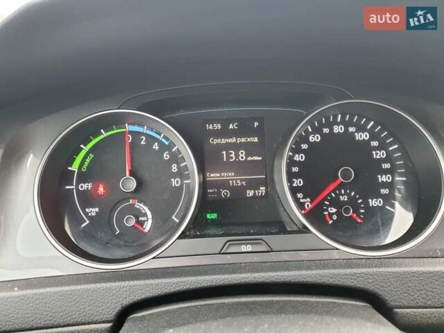 Белый Фольксваген e-Golf, объемом двигателя 0 л и пробегом 150 тыс. км за 9300 $, фото 8 на Automoto.ua