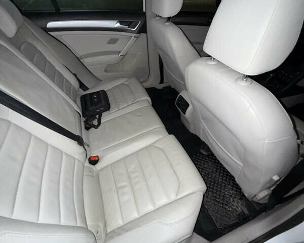 Белый Фольксваген e-Golf, объемом двигателя 0 л и пробегом 119 тыс. км за 9000 $, фото 4 на Automoto.ua