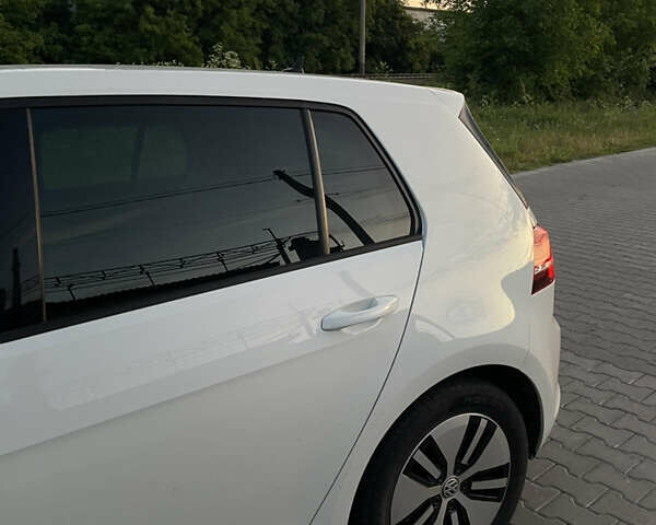 Белый Фольксваген e-Golf, объемом двигателя 0 л и пробегом 95 тыс. км за 8400 $, фото 31 на Automoto.ua