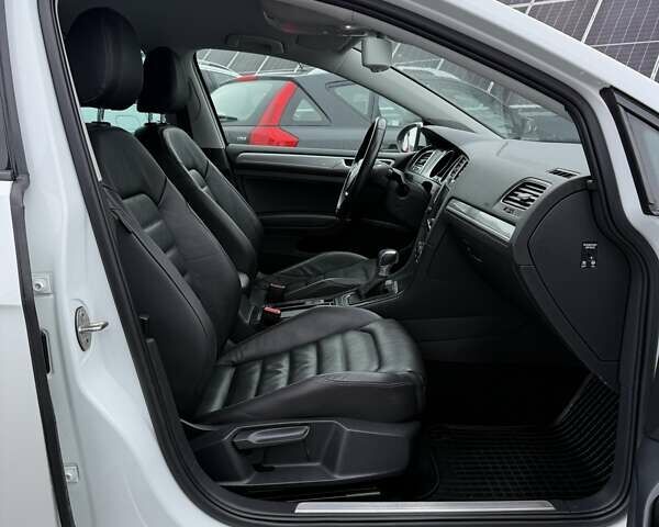 Белый Фольксваген e-Golf, объемом двигателя 0 л и пробегом 80 тыс. км за 10500 $, фото 32 на Automoto.ua