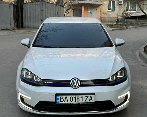 Білий Фольксваген e-Golf, об'ємом двигуна 0 л та пробігом 106 тис. км за 12300 $, фото 21 на Automoto.ua