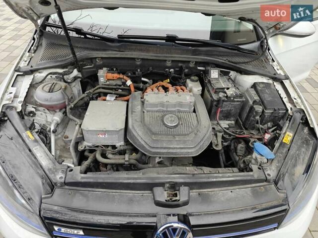 Белый Фольксваген e-Golf, объемом двигателя 0 л и пробегом 148 тыс. км за 7500 $, фото 26 на Automoto.ua