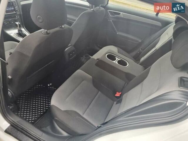 Белый Фольксваген e-Golf, объемом двигателя 0 л и пробегом 122 тыс. км за 7799 $, фото 20 на Automoto.ua