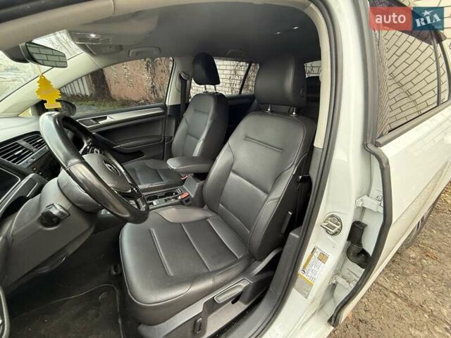 Білий Фольксваген e-Golf, об'ємом двигуна 0 л та пробігом 144 тис. км за 10500 $, фото 19 на Automoto.ua