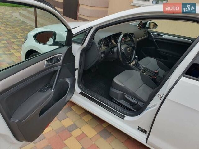 Белый Фольксваген e-Golf, объемом двигателя 0 л и пробегом 128 тыс. км за 8999 $, фото 54 на Automoto.ua