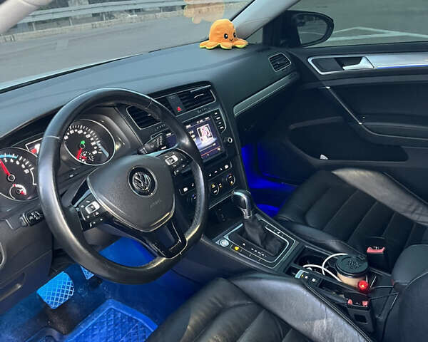 Белый Фольксваген e-Golf, объемом двигателя 0 л и пробегом 118 тыс. км за 11600 $, фото 6 на Automoto.ua