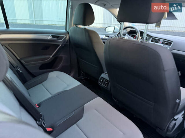 Белый Фольксваген e-Golf, объемом двигателя 0 л и пробегом 85 тыс. км за 8300 $, фото 10 на Automoto.ua