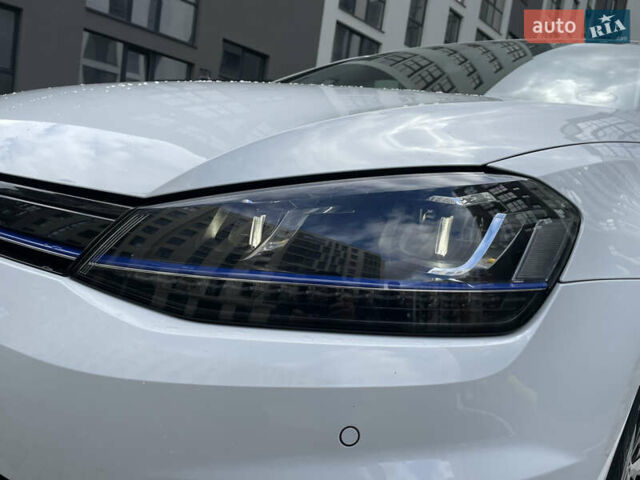 Белый Фольксваген e-Golf, объемом двигателя 0 л и пробегом 91 тыс. км за 8570 $, фото 16 на Automoto.ua