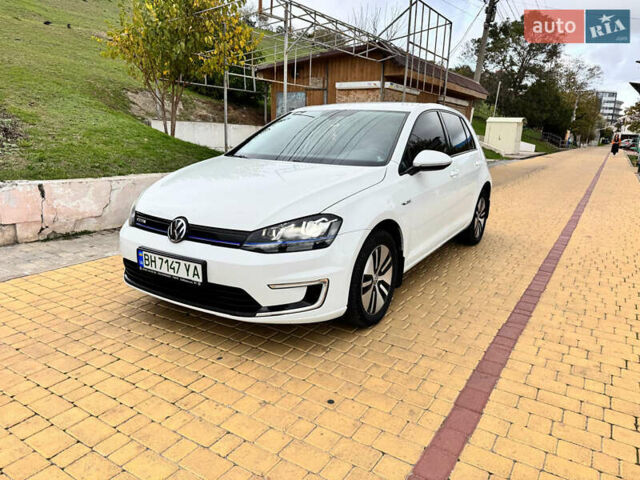 Белый Фольксваген e-Golf, объемом двигателя 0 л и пробегом 195 тыс. км за 8200 $, фото 12 на Automoto.ua