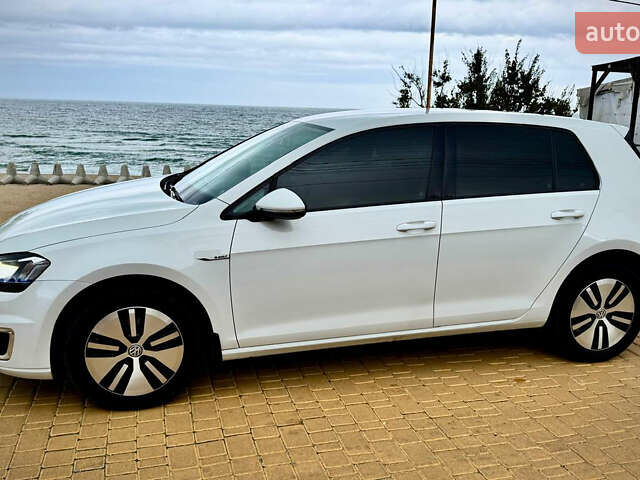 Белый Фольксваген e-Golf, объемом двигателя 0 л и пробегом 195 тыс. км за 8200 $, фото 14 на Automoto.ua