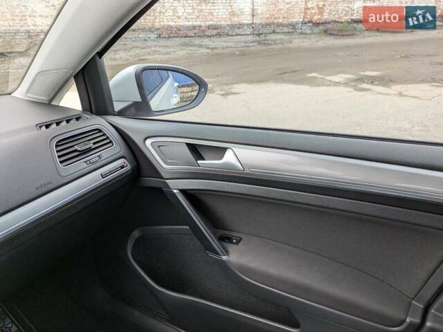 Білий Фольксваген e-Golf, об'ємом двигуна 0 л та пробігом 128 тис. км за 8300 $, фото 11 на Automoto.ua