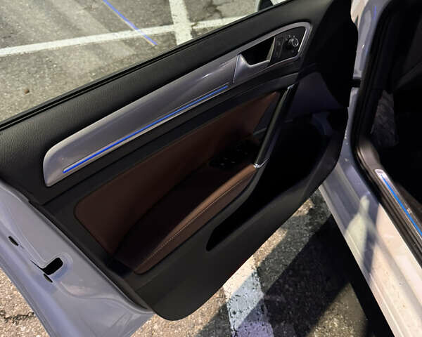 Білий Фольксваген e-Golf, об'ємом двигуна 0 л та пробігом 93 тис. км за 10400 $, фото 5 на Automoto.ua
