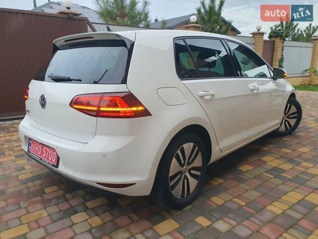 Белый Фольксваген e-Golf, объемом двигателя 0 л и пробегом 130 тыс. км за 8999 $, фото 18 на Automoto.ua