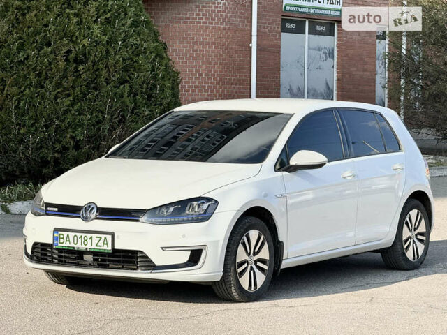 Белый Фольксваген e-Golf, объемом двигателя 0 л и пробегом 106 тыс. км за 11200 $, фото 32 на Automoto.ua