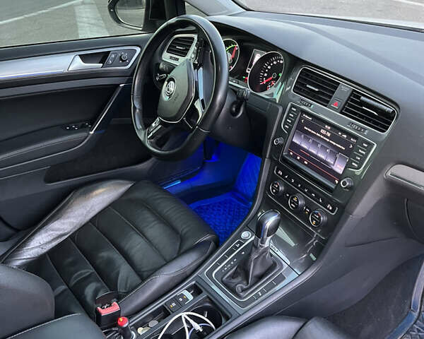 Белый Фольксваген e-Golf, объемом двигателя 0 л и пробегом 118 тыс. км за 11600 $, фото 7 на Automoto.ua