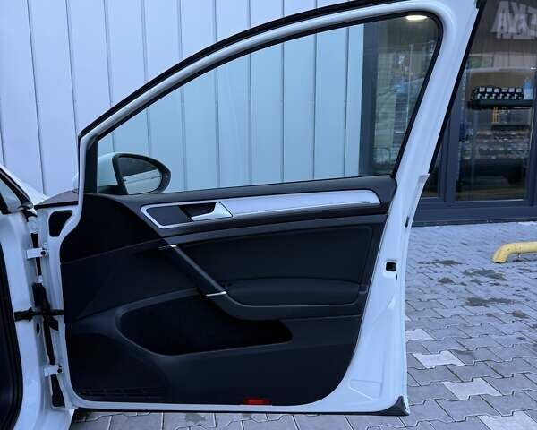Білий Фольксваген e-Golf, об'ємом двигуна 0 л та пробігом 123 тис. км за 8500 $, фото 36 на Automoto.ua