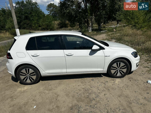 Белый Фольксваген e-Golf, объемом двигателя 0 л и пробегом 101 тыс. км за 12999 $, фото 5 на Automoto.ua