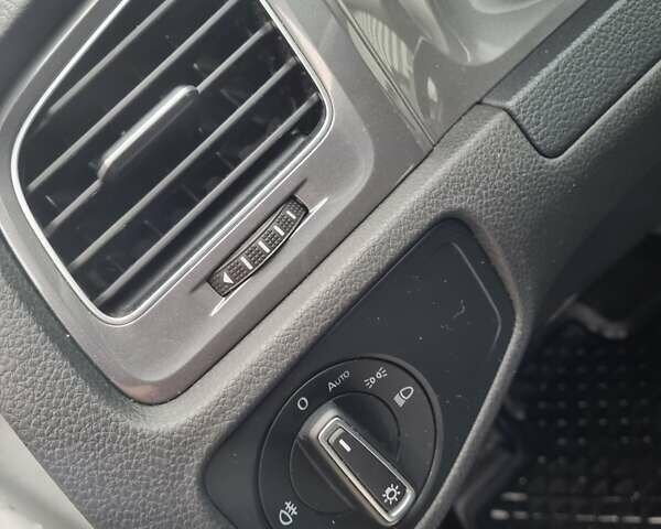 Белый Фольксваген e-Golf, объемом двигателя 0 л и пробегом 122 тыс. км за 7799 $, фото 28 на Automoto.ua