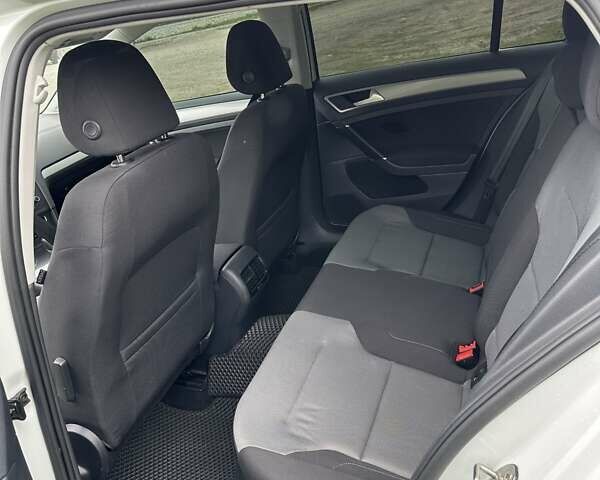 Белый Фольксваген e-Golf, объемом двигателя 0 л и пробегом 68 тыс. км за 8900 $, фото 31 на Automoto.ua