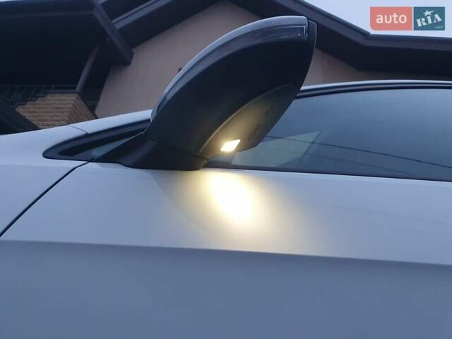 Белый Фольксваген e-Golf, объемом двигателя 0 л и пробегом 130 тыс. км за 8999 $, фото 123 на Automoto.ua