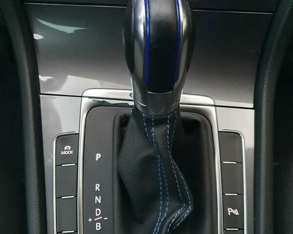 Белый Фольксваген e-Golf, объемом двигателя 0 л и пробегом 130 тыс. км за 8999 $, фото 103 на Automoto.ua
