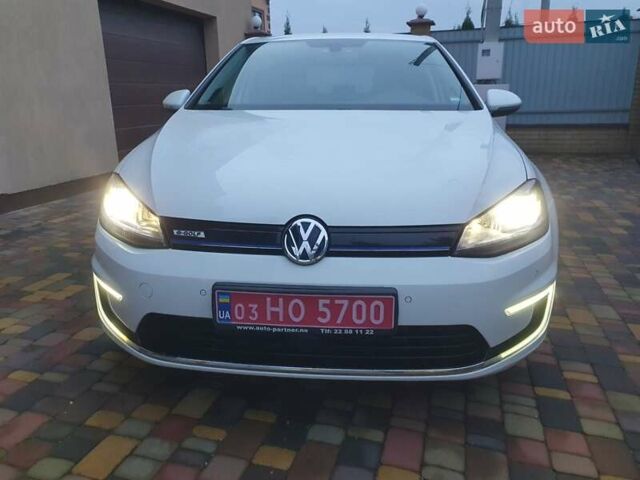 Белый Фольксваген e-Golf, объемом двигателя 0 л и пробегом 130 тыс. км за 8999 $, фото 124 на Automoto.ua