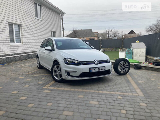 Білий Фольксваген e-Golf, об'ємом двигуна 0 л та пробігом 128 тис. км за 11499 $, фото 1 на Automoto.ua