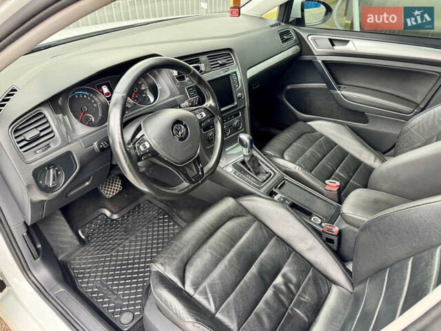 Белый Фольксваген e-Golf, объемом двигателя 0 л и пробегом 195 тыс. км за 8200 $, фото 22 на Automoto.ua