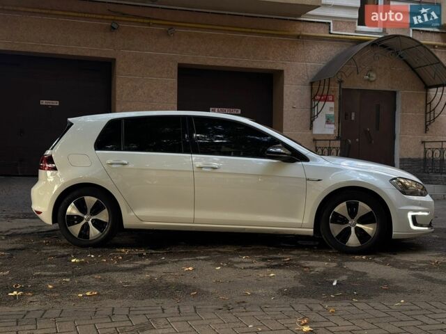 Белый Фольксваген e-Golf, объемом двигателя 0 л и пробегом 150 тыс. км за 9350 $, фото 5 на Automoto.ua
