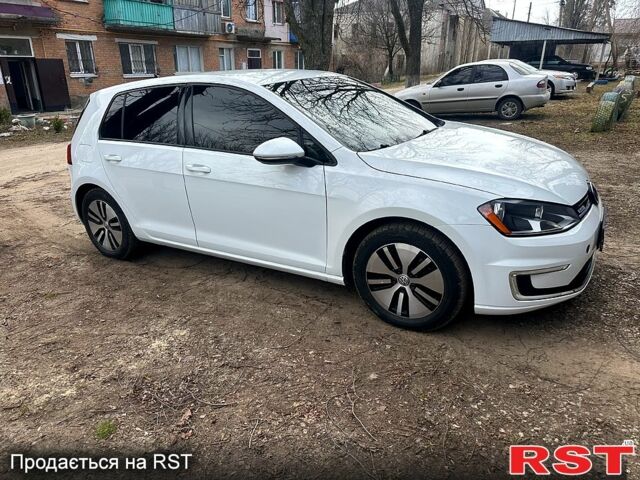 Белый Фольксваген e-Golf, объемом двигателя 80 л и пробегом 90 тыс. км за 10000 $, фото 2 на Automoto.ua