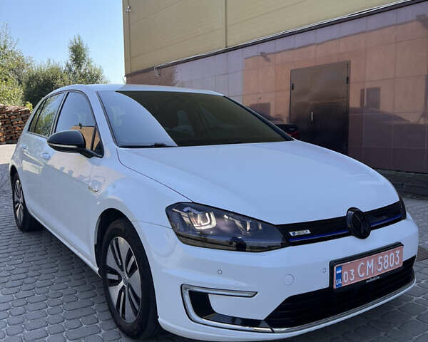 Белый Фольксваген e-Golf, объемом двигателя 0 л и пробегом 102 тыс. км за 9900 $, фото 1 на Automoto.ua