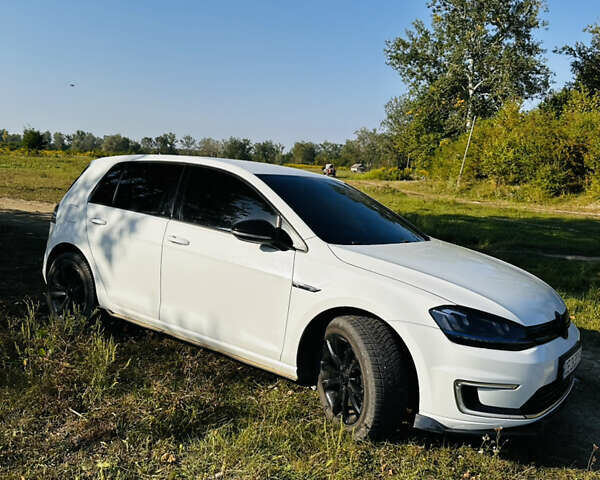 Белый Фольксваген e-Golf, объемом двигателя 0 л и пробегом 73 тыс. км за 9300 $, фото 17 на Automoto.ua
