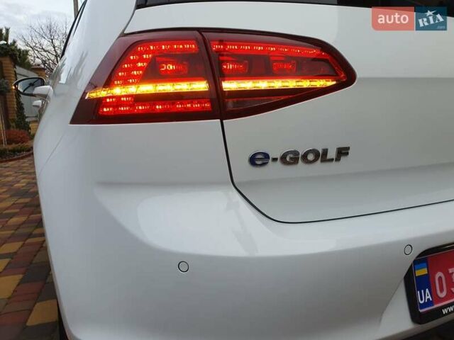Белый Фольксваген e-Golf, объемом двигателя 0 л и пробегом 130 тыс. км за 8999 $, фото 12 на Automoto.ua