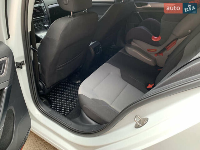 Білий Фольксваген e-Golf, об'ємом двигуна 0 л та пробігом 142 тис. км за 7999 $, фото 77 на Automoto.ua