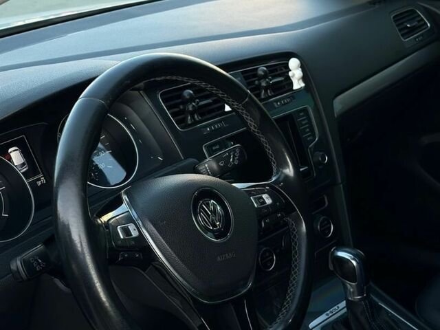 Белый Фольксваген e-Golf, объемом двигателя 0 л и пробегом 140 тыс. км за 9000 $, фото 8 на Automoto.ua