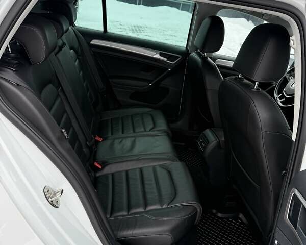 Білий Фольксваген e-Golf, об'ємом двигуна 0 л та пробігом 123 тис. км за 9900 $, фото 46 на Automoto.ua