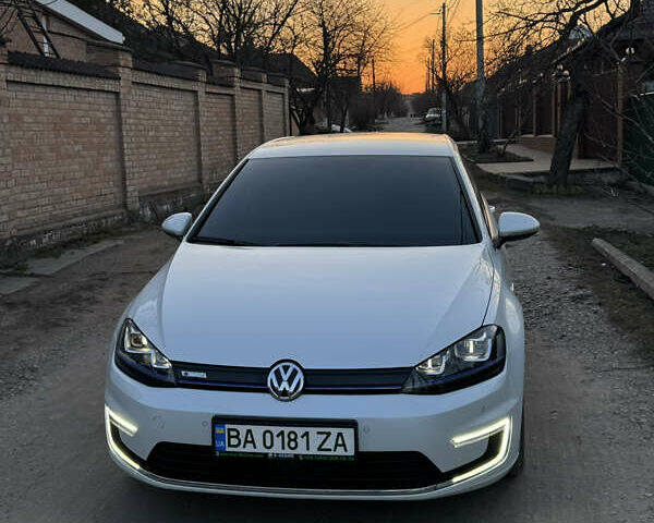 Білий Фольксваген e-Golf, об'ємом двигуна 0 л та пробігом 106 тис. км за 12300 $, фото 19 на Automoto.ua