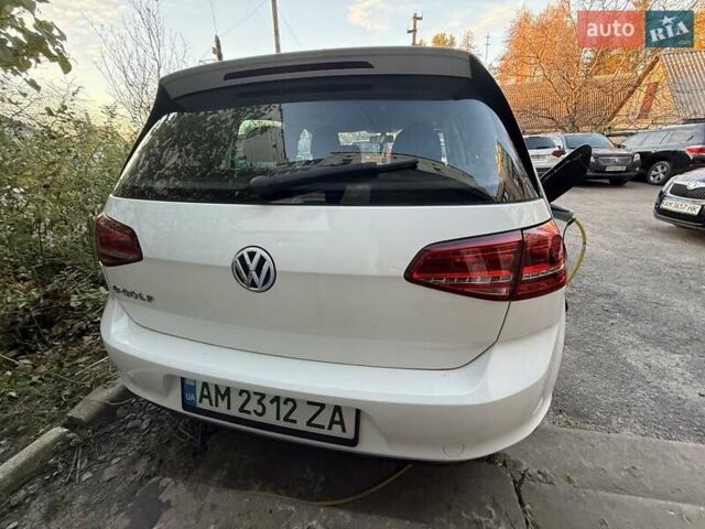 Белый Фольксваген e-Golf, объемом двигателя 0 л и пробегом 135 тыс. км за 8000 $, фото 5 на Automoto.ua